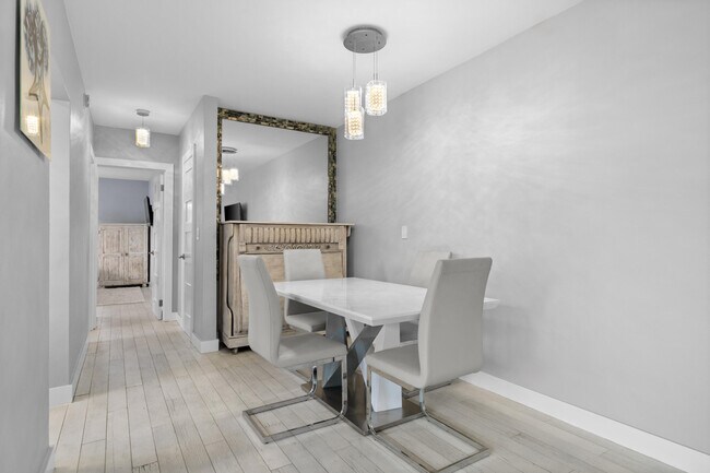 Building Photo - 624 Orton Ave