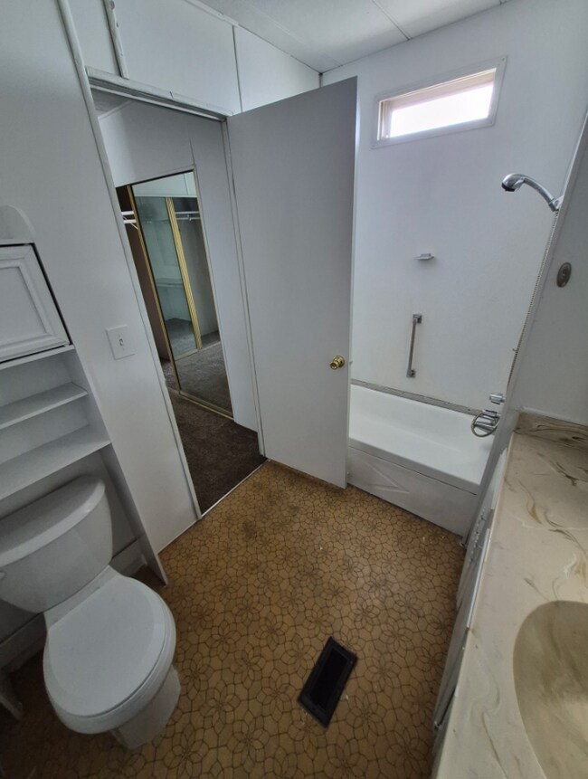 Building Photo - 3601 E Wyoming Ave