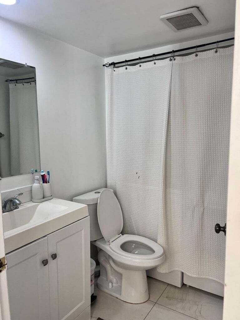 Building Photo - 1700 Embassy Dr