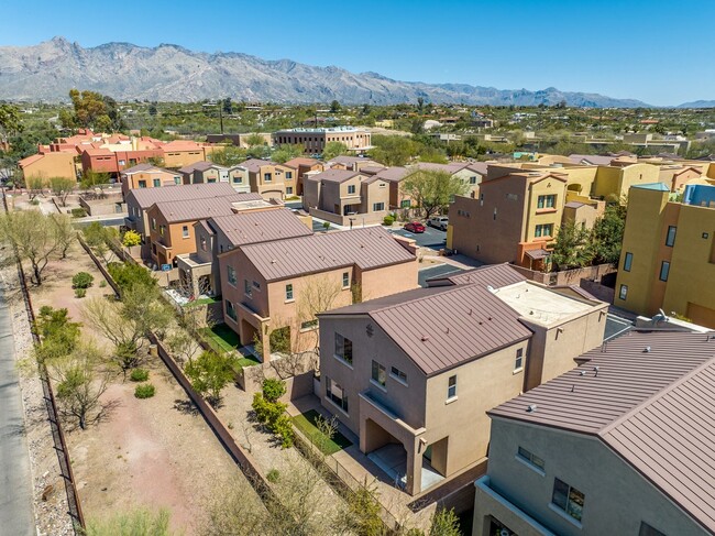 Building Photo - Golden Ridge at RiverWalk
