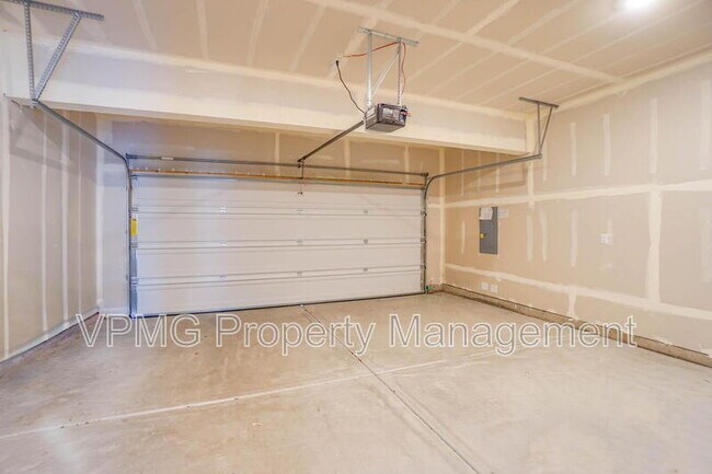 Building Photo - 7049 NE 4th Ct