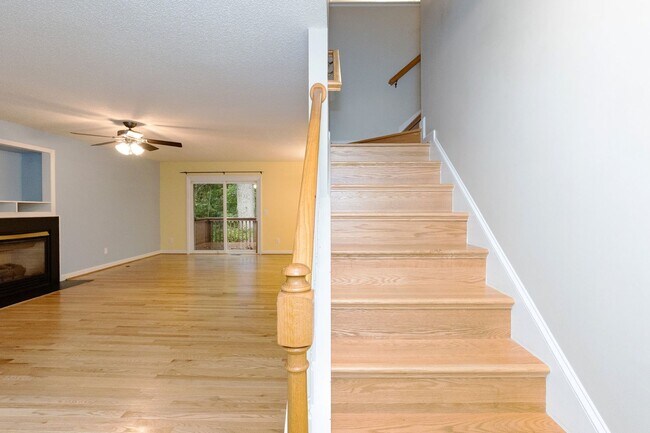 Building Photo - 8 Woodcliff Cir
