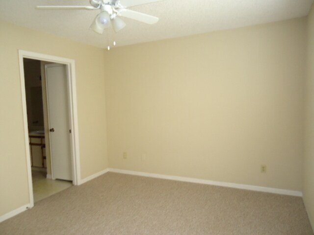 Building Photo - 1st Floor 2br/2ba Metrowest Condo with Pri...