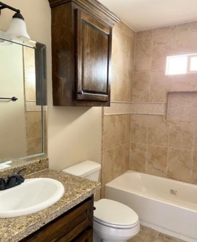 Building Photo - 2021 Treasure Oaks Dr