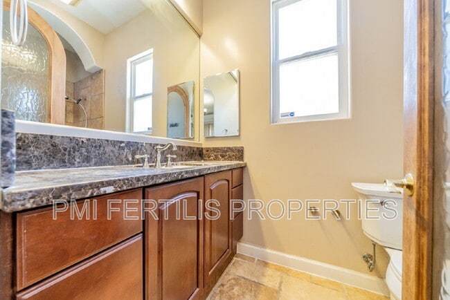 Building Photo - 17425 Cyrus Ln