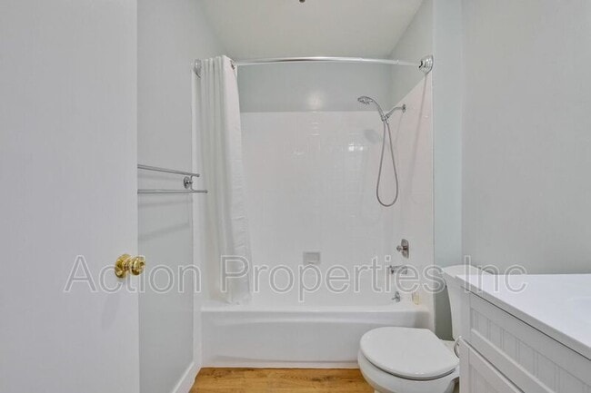 Building Photo - 2211 Latham St