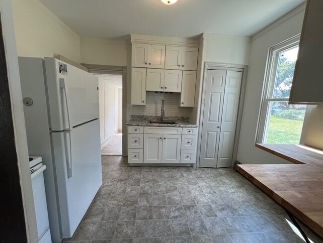 Building Photo - 822 Tuckerton Ave