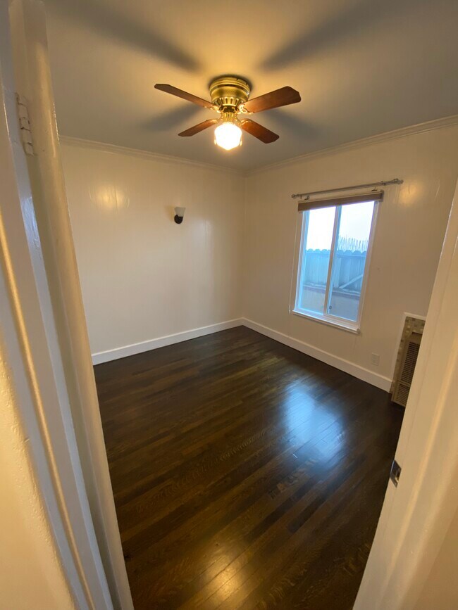 back bedroom - 217 Strand St