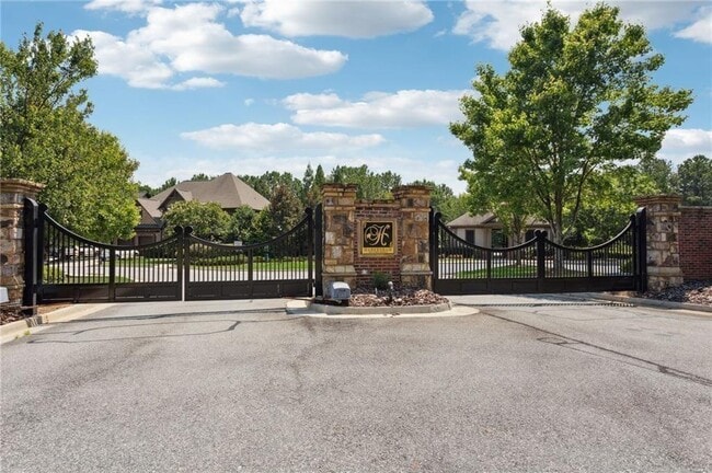 Building Photo - 5230 Habersham Hills Dr