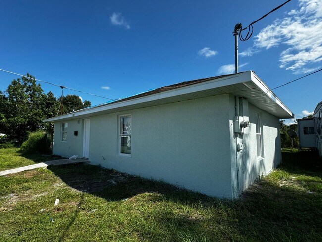 Building Photo - 1193 Hibiscus Dr
