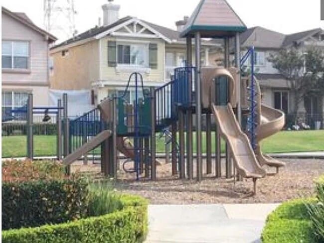 Building Photo - 17805 Hazelwood Ct