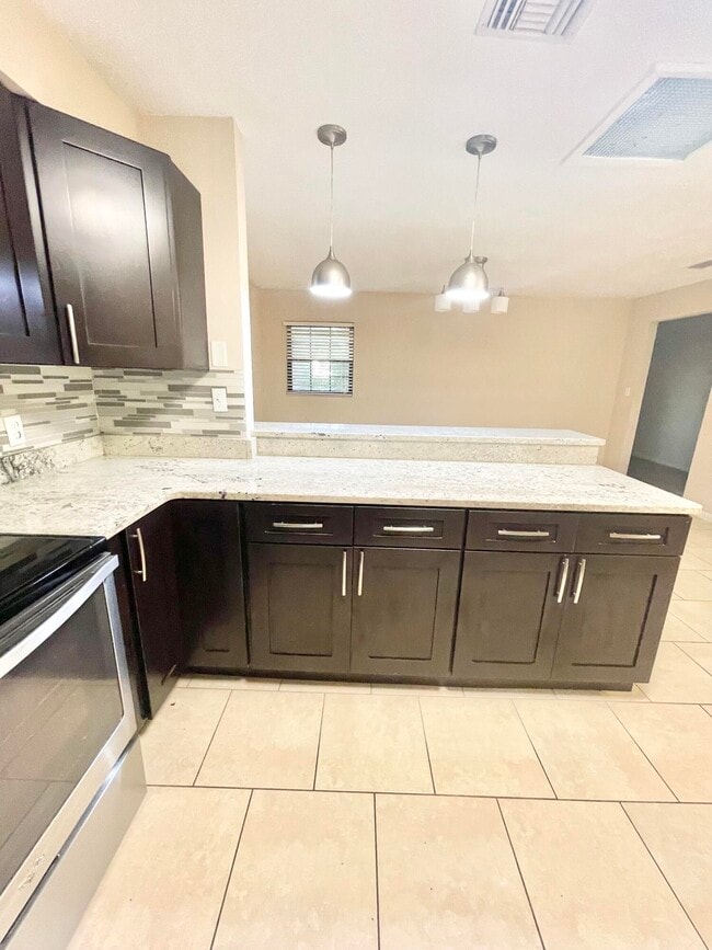 Building Photo - 3025 Briarwood Ln