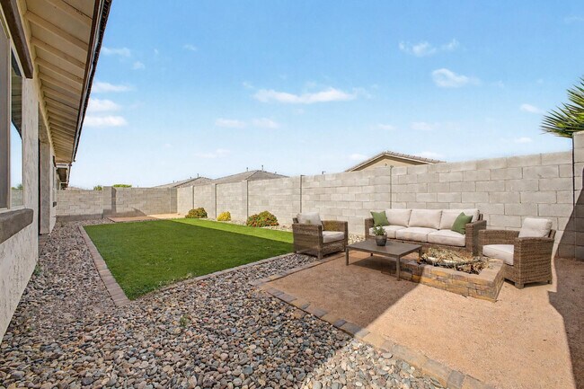 Building Photo - 13103 N 174th Dr