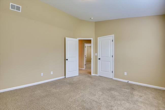 Building Photo - 4 Bedroom 2.5 Bath in Crawford Creek