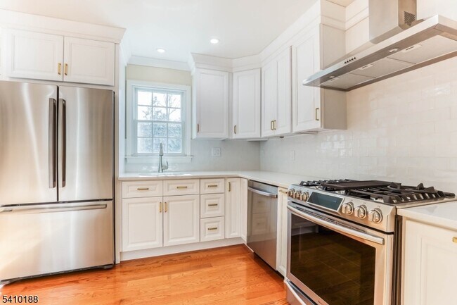 Building Photo - 11 Wordsworth Rd