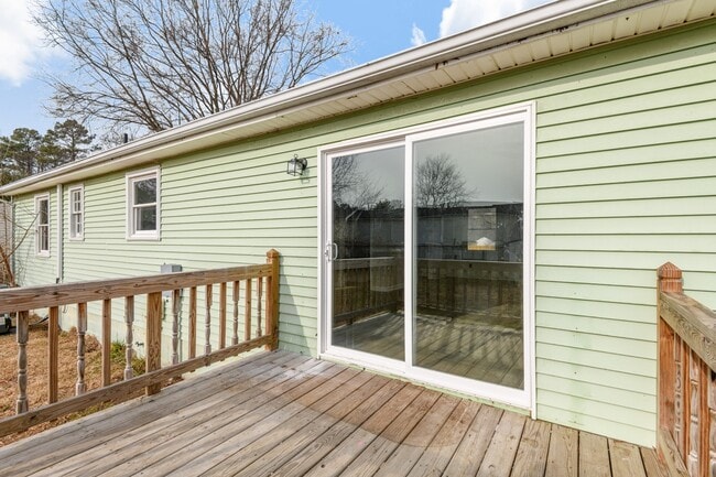 Building Photo - 4008 Gloucester Dr