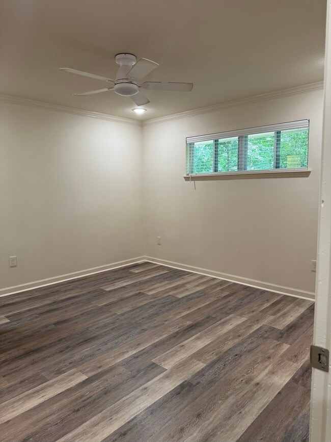 Building Photo - 104 Comanche Dr