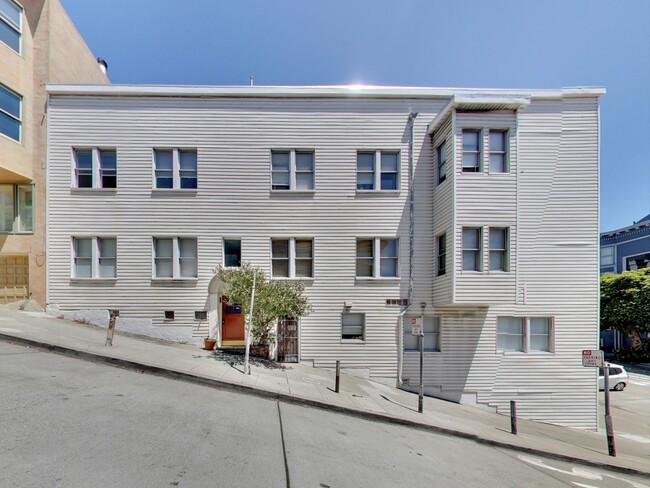 Building Photo - One Month Free!! Prime Telegraph Hill Loca...