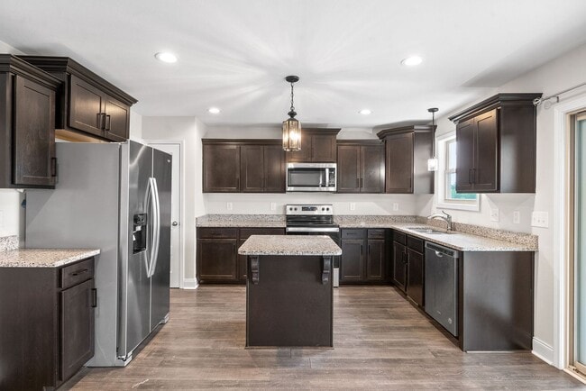 Building Photo - Pet Friendly Four Bedroom!