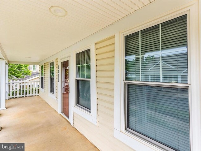 Building Photo - 1111 Jousting Way