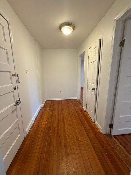 Building Photo - 114 Elm St