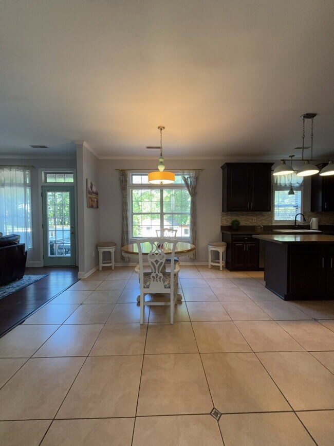 Building Photo - 1009 Ariel Ct