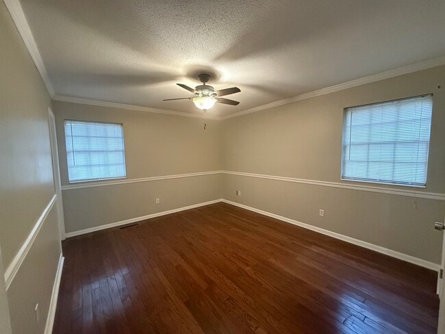 Building Photo - 2033 Doomar Dr