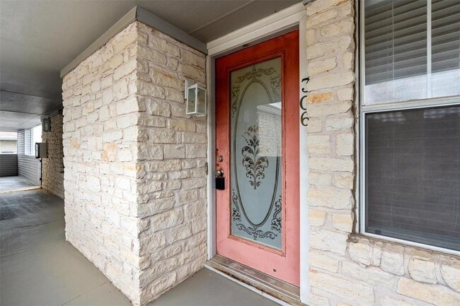 Building Photo - 2520 Quarry Rd