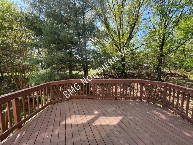 Building Photo - 865 Tall Oaks Square