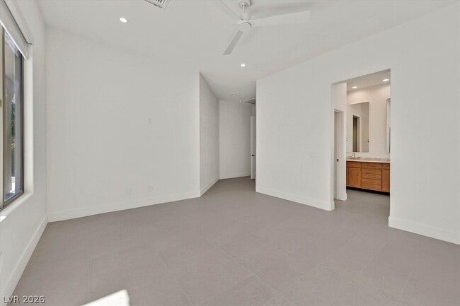 Building Photo - 11 Fountainhead Cir