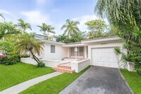 Building Photo - 5600 San Vicente St