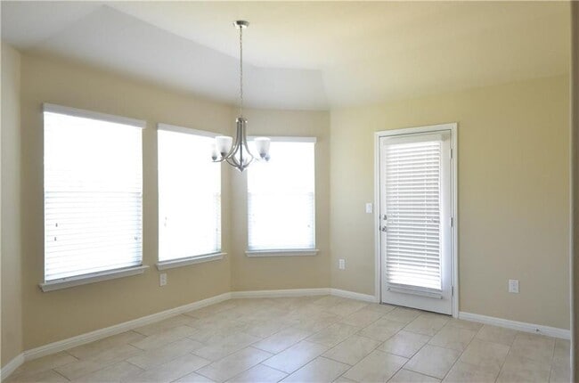 Building Photo - 12105 Harpster Bend