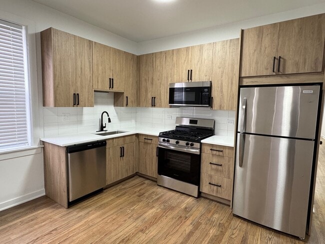 Building Photo - 2156 W Arthur Ave