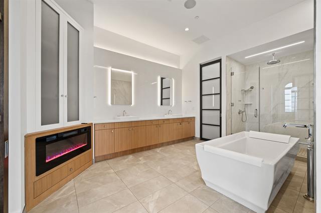 Building Photo - 2800 Lakeside Pkwy