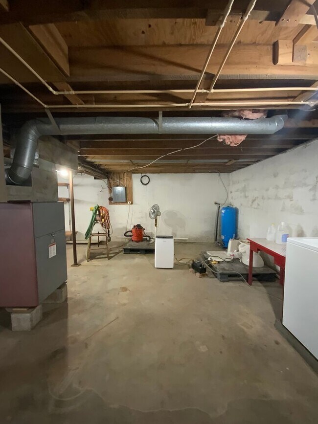 Building Photo - 21 Roberts Rd