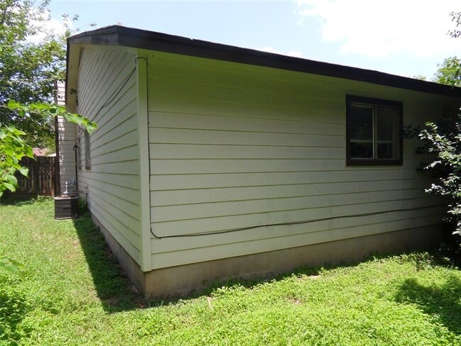 Building Photo - 811 Sirocco Dr