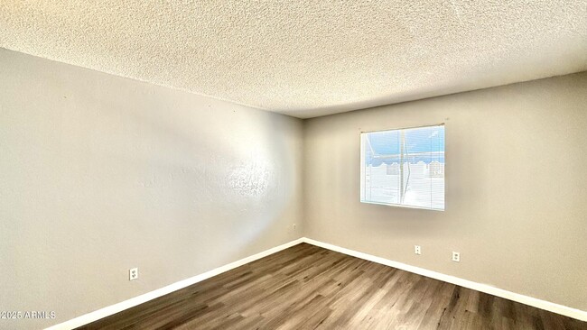 Building Photo - 2121 W Union Hills Dr