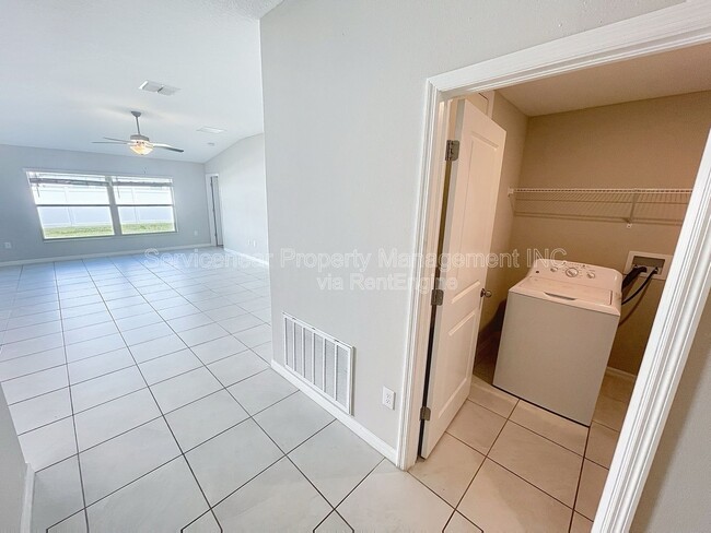 Building Photo - 10344 Alder Green Dr