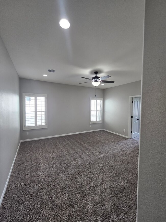 Building Photo - LUXURIOUS EASTSIDE HOME FOR RENT