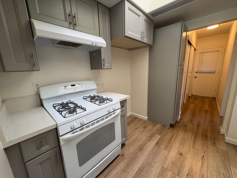 Building Photo - 3011 E 7th St