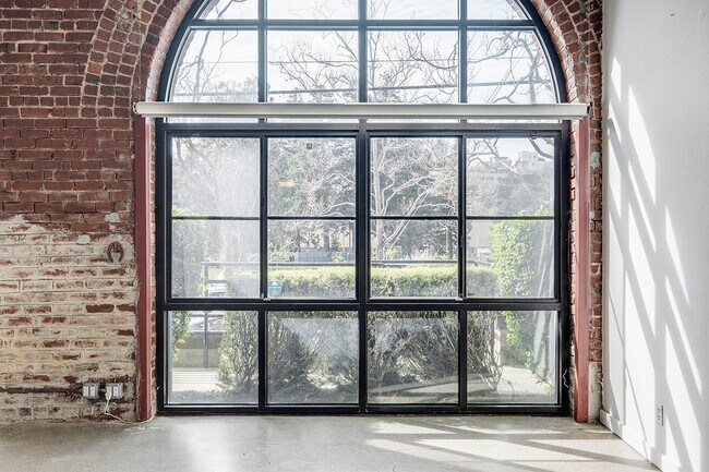 Building Photo - 701 Minnesota St