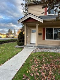 Building Photo - Townhouse for Rent in North Spokane