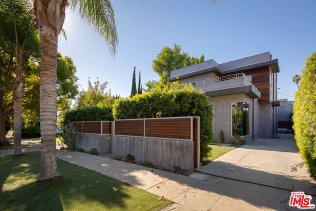 Building Photo - 459 Flores St