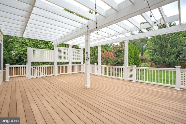 Building Photo - 5905 Lone Oak Dr