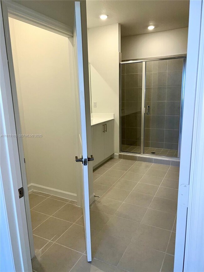 Building Photo - 2929 SE 23rd Ave