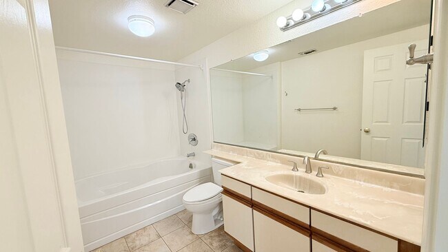 Building Photo - Charming 2BD/2BA + Loft, Upper Unit Condo in Alamo- Available NOW!