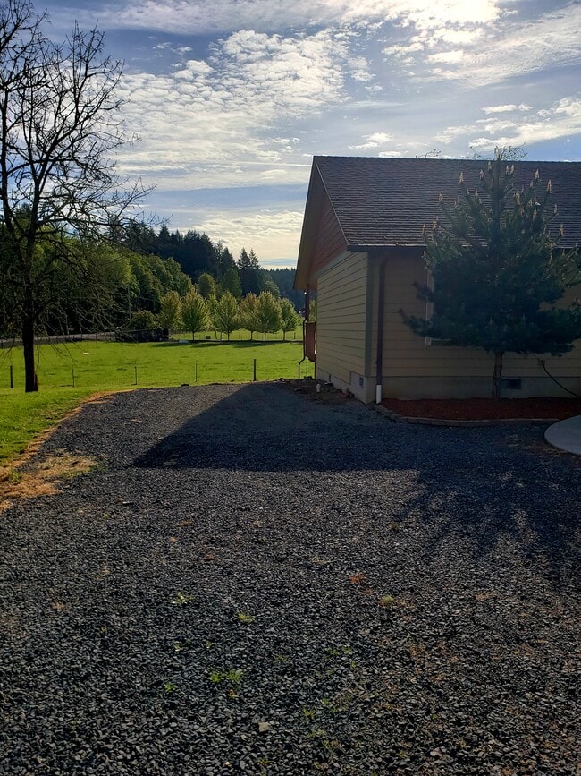 Building Photo - 28450 Pleasant Valley Rd