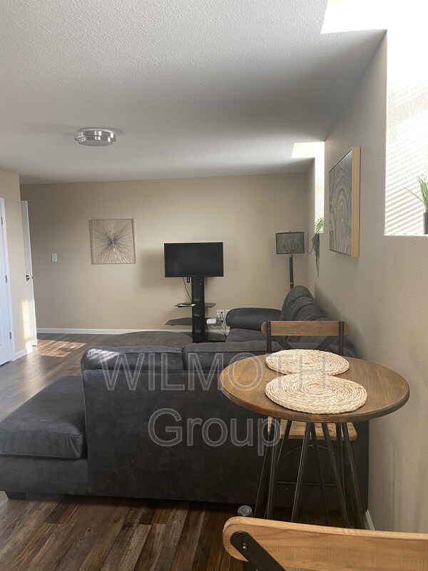 Building Photo - 1125 S Walnut St