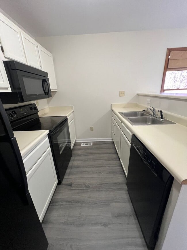 Building Photo - Cute Beach Style Home in Fayetteville