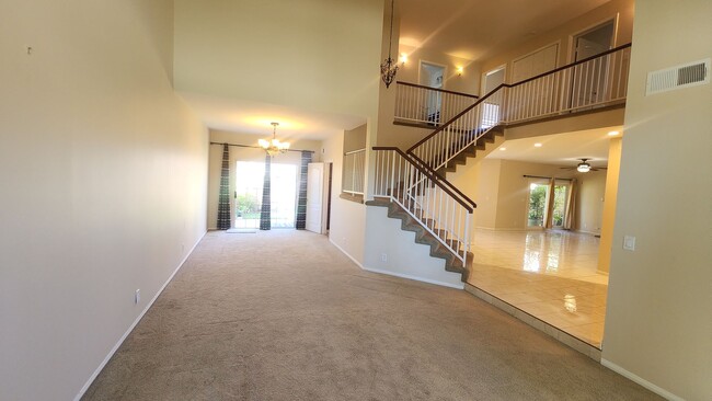 Building Photo - Amazing 2 story 4 bedroom home in Simi Val...